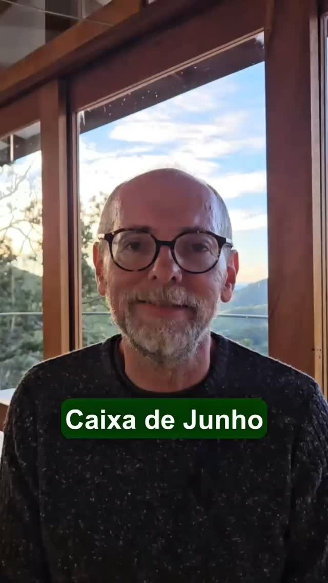 Uma seleção pra agradar qualquer coração! Na caixa de junho do Mantiqueirias tem um vinho, um Sirah Jatobá, da @casageraldo, de Andradas MG; um café especial, Tupi, da @serracafés, de Ouro Fino MG; e três produtos da Mantiqueira Paulista: chocolate quente, da @itabau_sorvetes, de São Bento do Sapucaí; tomate confit, da @omanaartesanal, de Guaratinguetá; e um queijo meia cura, da @queijariasantavitoria, de Queluz. Garanta sua caixa (avulsa ou assinatura de 6 ou 12 meses) acessando o site (link na Bio). Entrega em cidades de MG e SP, onde o Sedex, despachado a partir de Gonçalves e São Paulo, não leve mais do que um dia. #mantiqueira #clubedeassinatura #pequenoprodutor #diadosnamorados