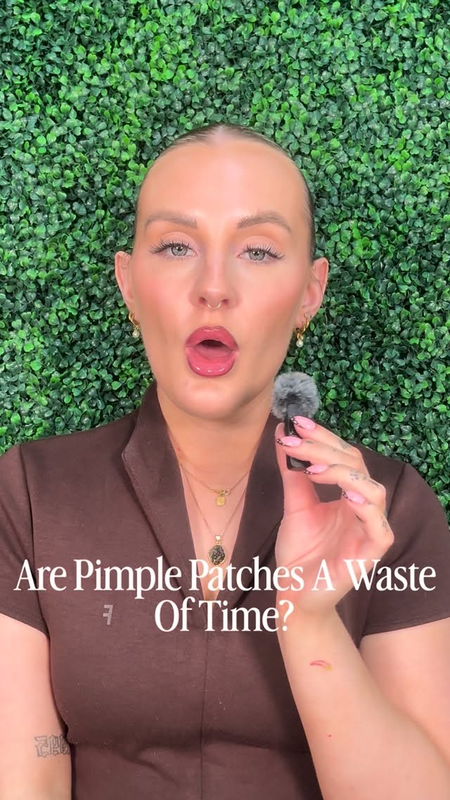 TikTok will have you believing a £3 pimple patch is curing acne overnight 🫠
But what does the actual science say?
Hydrocolloid patches DO have evidence behind them - mainly for helping inflamed spots heal, reducing redness, absorbing fluid, and preventing picking 👏🏼
What they DON’T do is treat acne as a whole condition.
They’re most effective on:
• Whiteheads
• Surface pustules
Basically = Spots that have already come to a head
The evidence is much weaker for:
• Deep cystic acne
• Blackheads
• Persistent acne conditions
So yes, they can absolutely be a helpful tool.
But if your acne keeps coming back over and over again, a patch probably isn’t fixing it 😅
There’s a huge difference between helping a spot heal, and actually treating acne properly.
And that’s where I come in 🙋🏼♀️
DM me “ACNE” for my free e-book - Why Your Acne Isn’t Clearing (And What You’re Missing) and start your final journey to clear skin 📖✨
Do you use pimple patches?