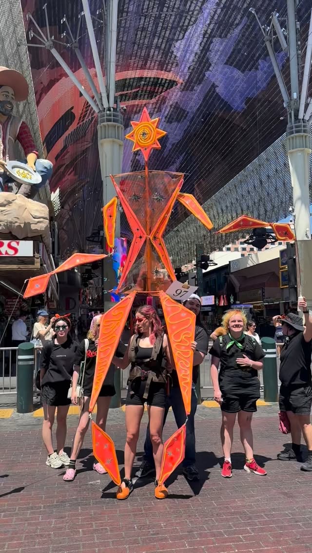 My puppetry class had the opportunity this semester to design, build, and bring to life Prima Stella- a thirteen foot tall showgirl inspired by the Stardust neon sign! They boogied her down a mile of the #helldoradodays2026 parade route this morning (in almost 100 degree heat) and they were absolute rockstars!!
Prima Stella was co-sponsored by @unlv.theatretech + @loose_thread_puppet_cult
#paradepuppet #giantpuppet #helldoradodaysparade