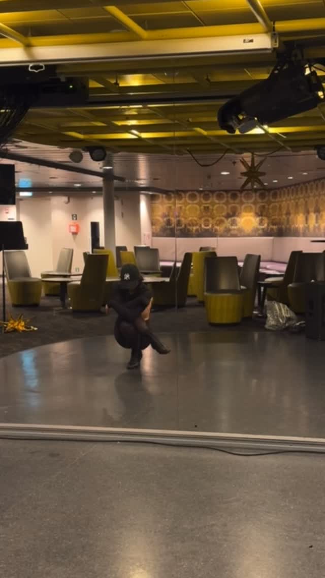messing around with moves 🕺
song: pick up your feelings @jazminesullivan
choreo: meeee ✌️