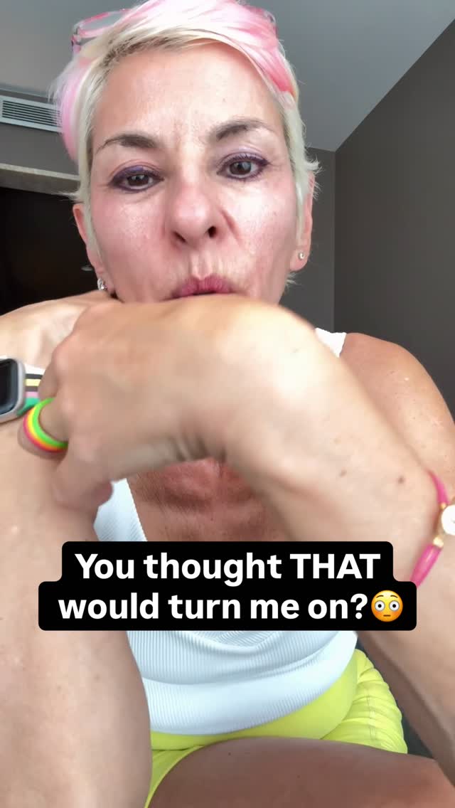 Can we talk about unsolicited 🍆 pics?
I’m not saying all men do it — but when did sending a photo of your body parts become a seduction strategy?
Here’s the thing: if I asked for it, that’s a different conversation. Consent goes both ways. But when it shows up uninvited? That’s not flattering. That’s a boundary crossed.
And honestly? It’s not going to make a heterosexual woman want you. Not even close.