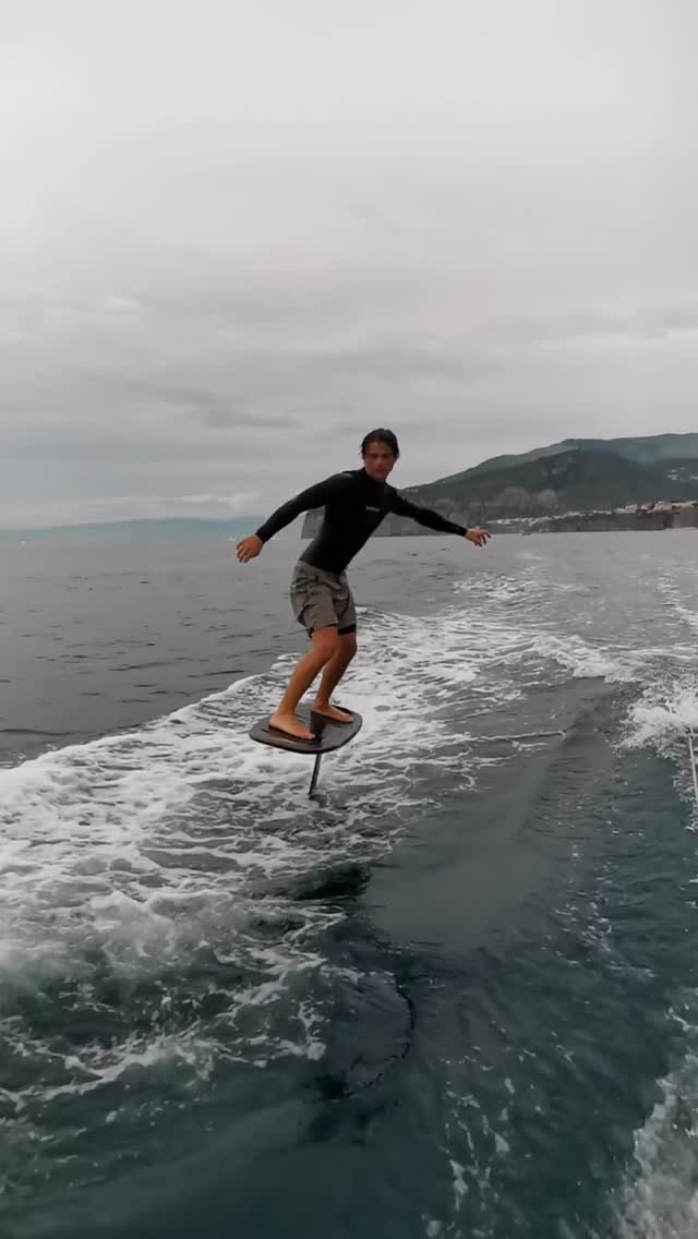 Wake thiefing ๐ดโโ ๏ธ
@liftfoils
#liftfoils #foiling #amalficoast