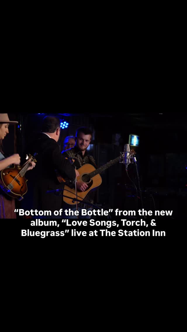 Here is “Bottom of the Bottle” from the new album, “Love Songs, Torch, & Bluegrass” available everywhere, now—filmed live at @stationinnnashville
“…….Every great bluegrass record needs a “torch” song, and this is it. It leans into the darker, more melancholic side of the genre. The instrumental fills between lines feel like they’re weeping right along with the lyrics…” ~~ Christian Lamitschka, @countrymusicnewsinternational
🎥: @jared.finck
The musicians: @james.m.music @syd_christian lilli shelton, @tommy418358
#bluegrassmusic #singersongwriter #bluegrassfiddle #lovesongstorchandbluegrass #mikemitchellmusic 💕🎶🗽🎻🪕