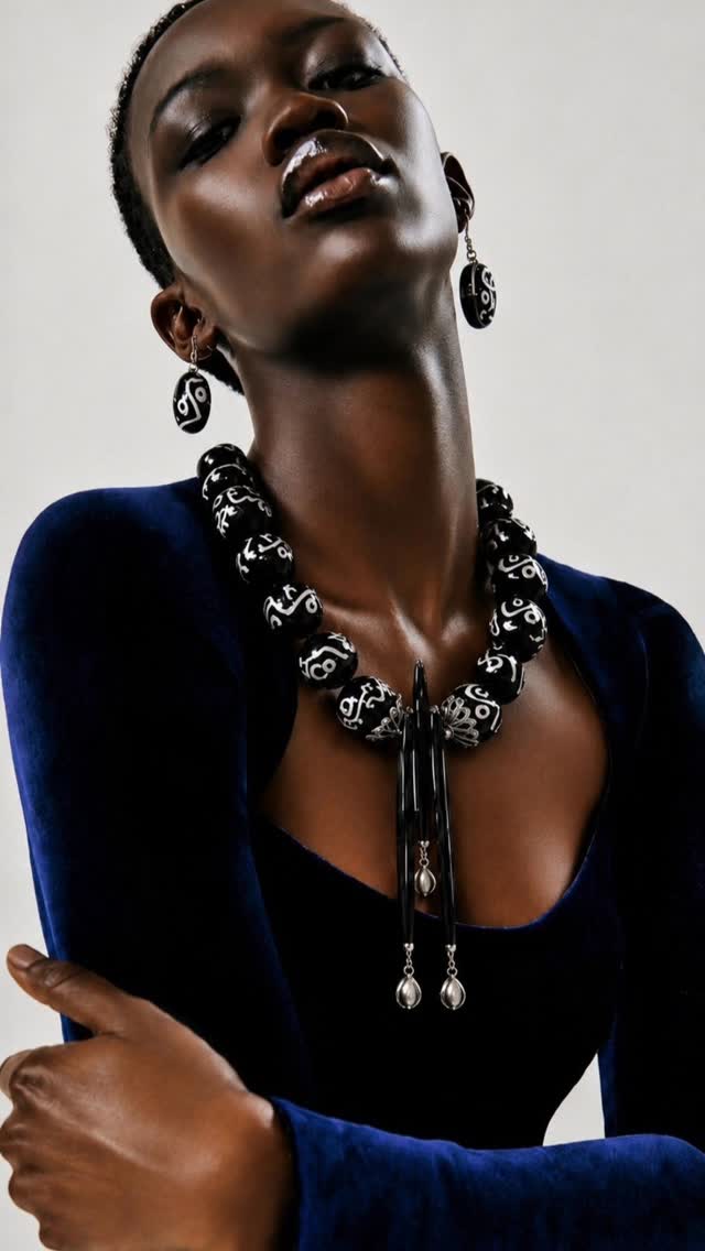 Live Your Jewelry Dreams!
#aimodel #aimodified #handcraftedjewelry #whatwillicreatenext #statementjewelry