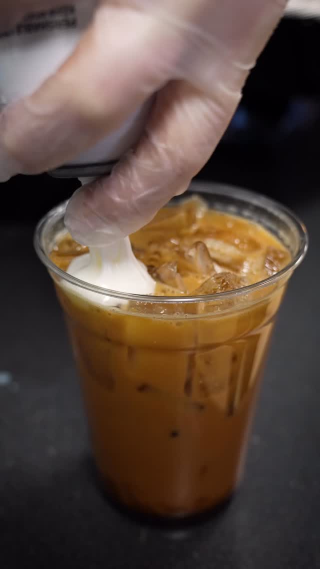 Fresh pours, smooth sips, and the perfect pick-me-up. ☕🔥
From iced favorites to creamy blends, every drink is made fresh and served just the way you like it.
Good drinks. Good food. Good vibes.
#HamiltonBagelAndGrill #CoffeeLovers #CafeReels #LocalCafe #DrinkReels