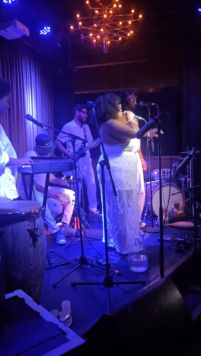 This happened last night @golddiggersla... So honored to have three of those artists on stage on my new album coming soon...@mmmalvidrezzz @micholdenfresh and @aankhaneal ππΏπ€ #goodgriot #wudshedsounds