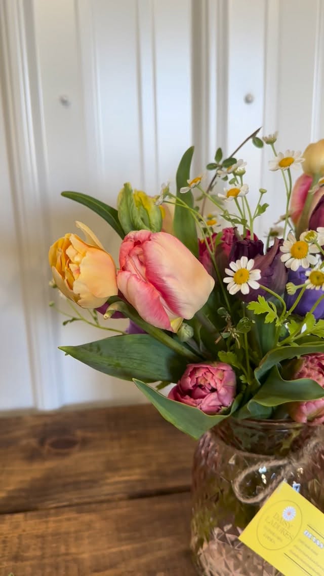 Thank you from the bottom of my boots for everyone’s orders and support this past weekend, it truly means the world! 🌼🌸🌼💛
#smallbusiness#local#flowerfarm#lovegrowswild