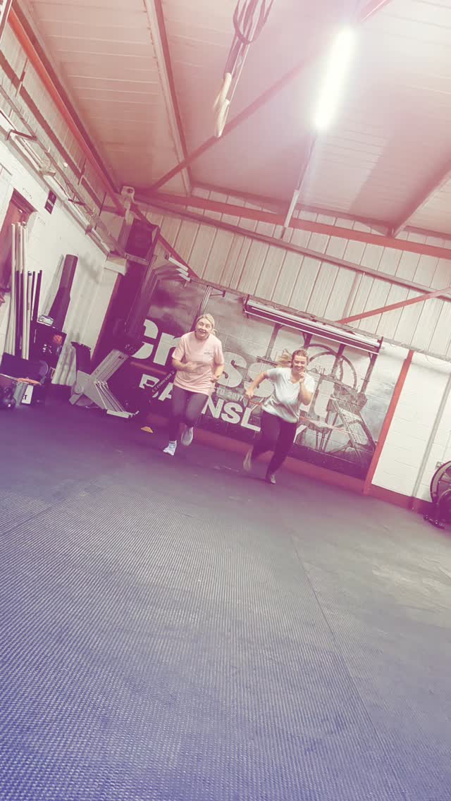 Member shout out β¨οΈ
Happy Birthday to our social butterfly @_maddyoliviab
She seems to improve week on week and this gal is showing no signs of stopping πͺ
Give her a C2 bike and some cheesy pop bangers and she is one happy camper π
Hope your having the most fabulous birthday and honeymoon π°π€΅ββ
#membershoutout #crossfitbarnsley #birthdaygirl