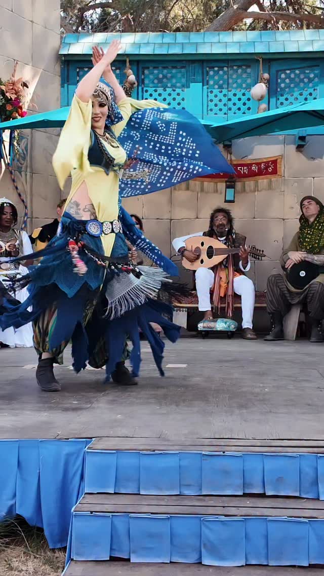 Every stage calls for something different 💃
The #renaissancefaire is a different beast all together. Performing 4 45minute shows in 80+ degree heat never truly let them see you sweat…UNLESS you want them to.
A skill I’ve honed over the years is playing with my audience and fellow musicians when I can and knowing the give and take of being a performer. When you’re putting in the work you can ask for a lot, some people don’t know when it’s appropriate to clap, hoot or holler.
#Bellydance can be technically difficult but the average person does not know that. What transcends difficulty is joy and this dance can and has been an expression of joy and resistance.
I encourage many #dancers to explore your facial expressions and stage presence the next time you perform. When the audience sees you having a good time you’re signaling them it’s safe to do the same. I think the audience might surprise you!