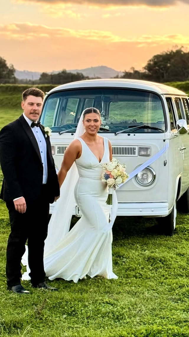 A little more of Hannah & Jack’s country wedding celebrations, at Willow Bank, South Albury. (Special shout out to @enhance_styling too)
The Bride, stunning, the Groom, very dapper and the wedding party looked amazing and all ready to celebrate this special day. Even the wedding kombi looked the part too ❤️
Much love to all and thank you to Hannah and Jack for choosing us to provide our wedding car hire service. Thank you ☺️
#weddingcar