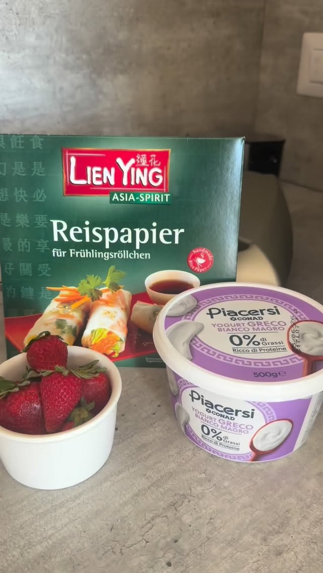 Mochi con yogurt e fragole!
Ho voluto provare questa ricetta virale di questo periodo.
La preparazione è molto semplice, si assembla con pochi passaggi e con l’arrivo del caldo si presta per uno snack sfizioso e poco calorico!
Da provare.
Ingredienti:
✅ foglie di riso
✅ yogurt greco bianco
✅ fragole
Tutto pronto dopo averlo lasciato in freezer per almeno 40 minuti
#mochi #snacksfiziosi #nutrizionista