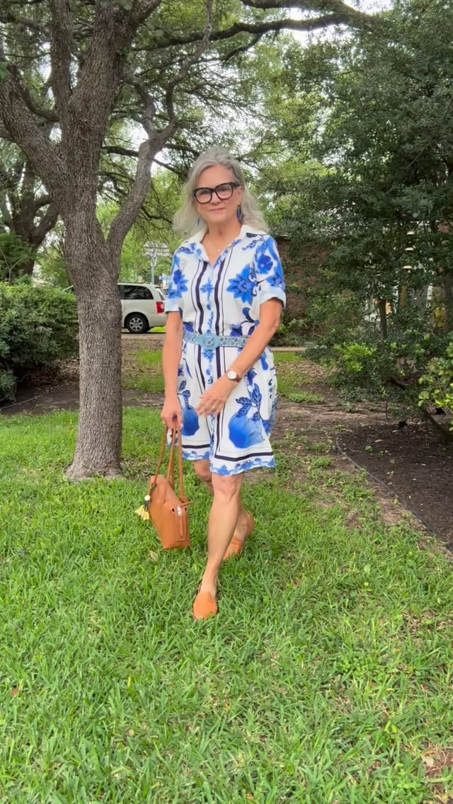 Waking up, walking into Sunday morning, battling loneliness. Of the worst kind. Meeting my kids for church, ⛪️ going with some friends to a play 🎭this afternoon… I’m so thankful I have community around me. Nothing I’m wearing is really linkable, but I did cut off the little tabs that you fold up and button on sleeves… I don’t like those. I also added a vintage belt to bring the dress up a little higher above the knee. 🤗I grabbed this bag, one of my favorites from @marshalls and I’m moving. That’s a win. I think. 🤔. It is a beautiful morning… After all. #thymemag #beautifulmorning☀️ #imisshimsomuch
