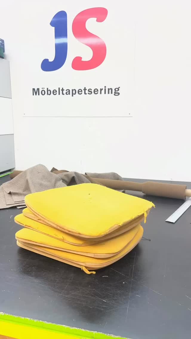 #möbeltapetsering #kökstolar