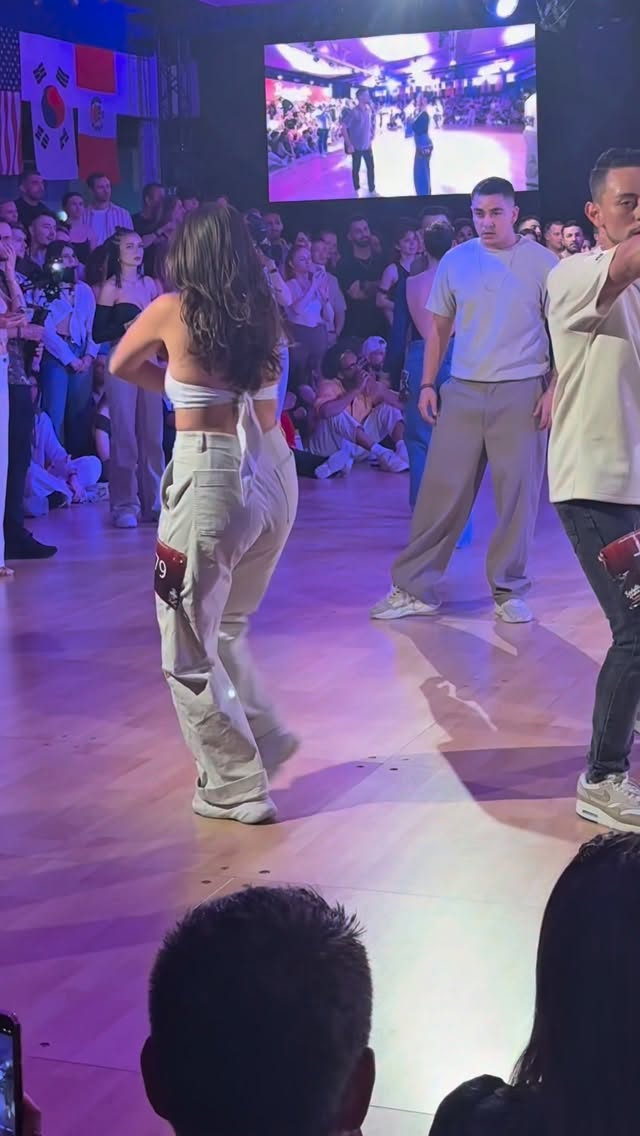 ✨ FINALS JACK AND JILL GENEVA 25’ ✨
A lot of people got to know us from this dance ❤️ It was our first Bachata Jack and Jill and out of 90 competitors, we made it to the finals 🥳 It was an amazing experience… Know, help us… Should we compete again this year?
📍 @bachatagenevafestival @bachatasocialworldcup