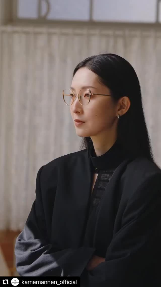 Available now at JAMCO.
Message for Appts. Shorthanded.
#Repost @kamemannen_official
・・・
#KameManNen #亀万年 #カメマンネン
Poised and elegant.
Sometimes quietly menswear inspired.
Not a trend. Not a style.
A choice made to bring out who you truly are.
Lightweight frames settle naturally around the face,
adding a sense of calm confidence to every expression.
From KameManNen, for every woman.
Not someone else’s idea of what’s right,
but the frame where you come into focus.