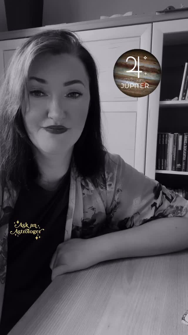 Astro-tip💡
Chceš vedieť aký bude tvoj manžel? 🤴🏻
Otvor si Horoskop a pozri sa na JUPITER 🧡
Znamenie a jeho kvality budú kvalitami tvojho muža.
Môže mať takú prácu, kariéru či výzor.
Vlastnosti kvality a výzvy.
Tiež je podstatné KDE je tvoj Jupiter - v ktorom dome.
Čo naznačí AKO ho stretneš :-)
Tak čo dámy, čo váš Jupiter? •
Pre svoj Horoskop a detailnú analízu hopni sem : www.altairastrology.com ✨
#jupiter #manzel #soulmate #divinepartner #husband
@altair_theta
@piliere.svetla