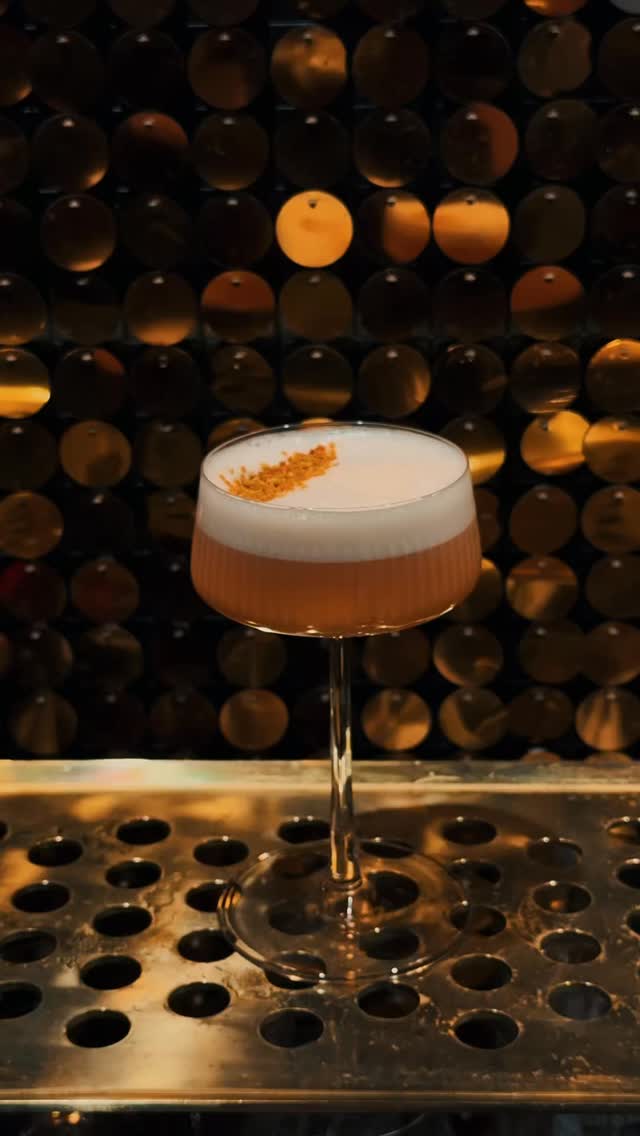 Serving weekend energy,
one cocktail at a time. 🍸
Come for the drinks,
stay for the atmosphere,
and leave with stories you’ll talk about next week. ✨🖤