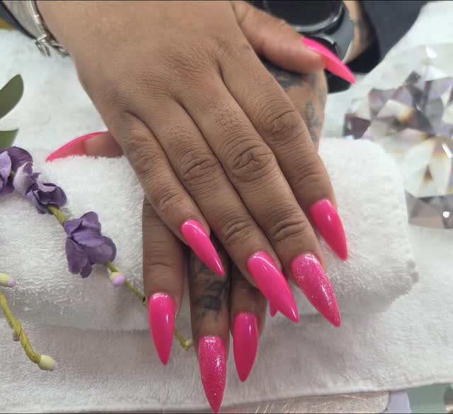 It's got 2b Good looks nails #NailsHairSpaservices #BermudaNails #Selfcare #zGoodlooksbeautysalon