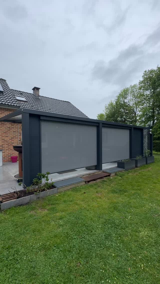 Nouvelle réalisation Pergolux
Création d’un espace extérieur élégant et lumineux avec cette pergola à toiture vitrée sur mesure
✔ Structure aluminium thermolaquée RAL 7016 texturé
✔ Toiture vitrée pour une luminosité maximale
✔ Spots LED intégrés pour une ambiance chaleureuse en soirée
✔ Screens motorisés pour plus de confort et d’intimité
✔ Design moderne et finition haut de gamme
Une véritable extension de la maison à profiter en toute saison 🤍
Merci à notre client pour sa confiance 🙏
#pergoluxglobal #pergola #outdoorliving #terrasse #veranda