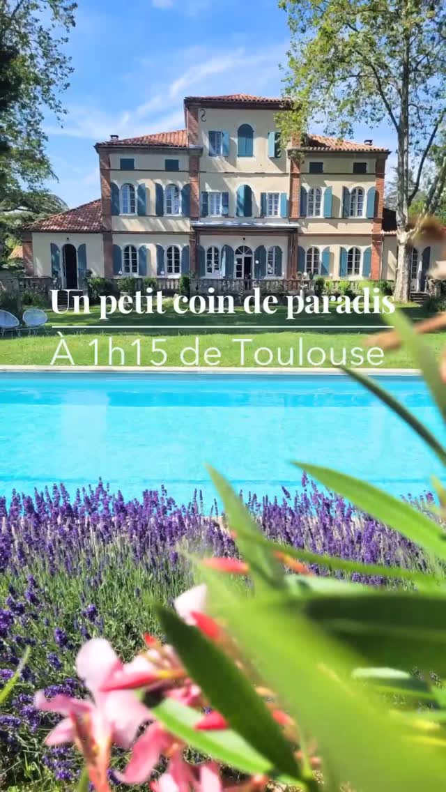 On commence doucement à rêver au long week-end de la Pentecôte qui approche. 🌾
Le retour des beaux jours, le doux murmure de la fontaine et les boutons de lavande prêts à éclore… Juste prendre le temps de ralentir, si près et pourtant si loin de l’agitation de Toulouse. ✨
Un apéritif au soleil dans le jardin, suivi des plaisirs culinaires d’un dîner gourmand à notre table d’hôtes. Prendre le temps de savourer chaque instant. 🥂🍽️
Si vous cherchez un refuge pour ces quelques jours de repos, notre maison et son parc vous sont grands ouverts. ☀️
🏰 Pour découvrir l’esprit du Oh, le château!, le lien est doucement posé dans notre bio, ou écrivez-nous simplement un petit mot ici.
Douce soirée à tous.
#OhLeChateau #DouceurDeVivre #ToulouseMaville #Occitanie #Pentecote SlowLiving TabledHotes Escapade TourismeOccitanie