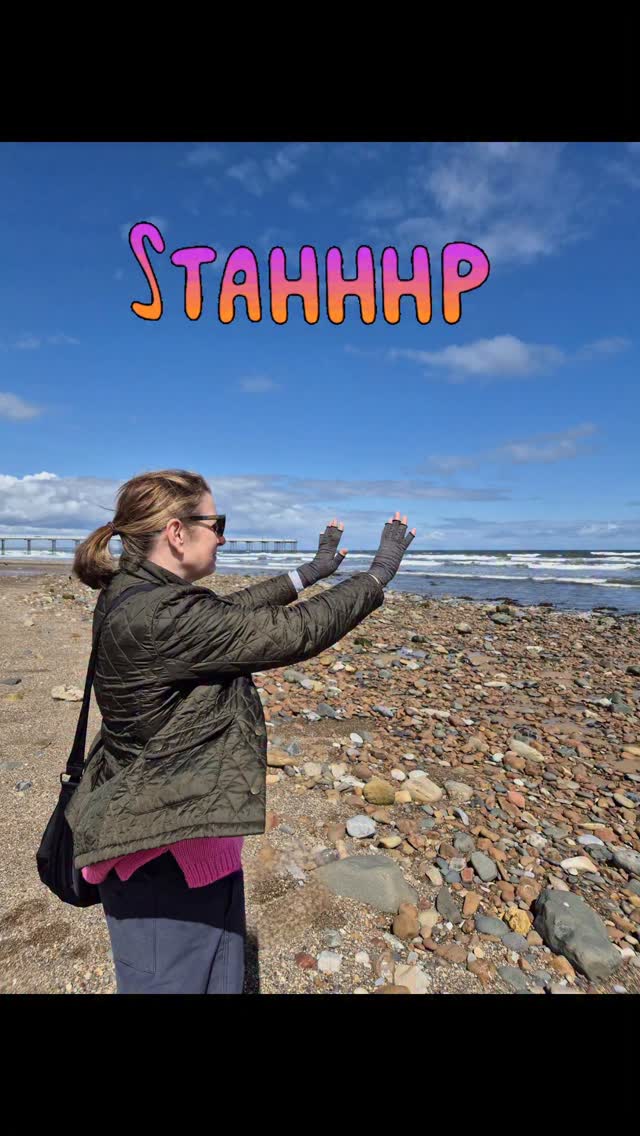 Trying to stop my #parkinsons symptoms getting worse is equivocal to trying to stop the tide.
Life is absolutely getting tougher, but there's still so much to be grateful for.
Amazing friends
Hot husband
Epic family
The beach
Art
People who knit
Toast with salted butter
Waving to people on trains
What are you grateful for?
📷 @marjwilsonmj