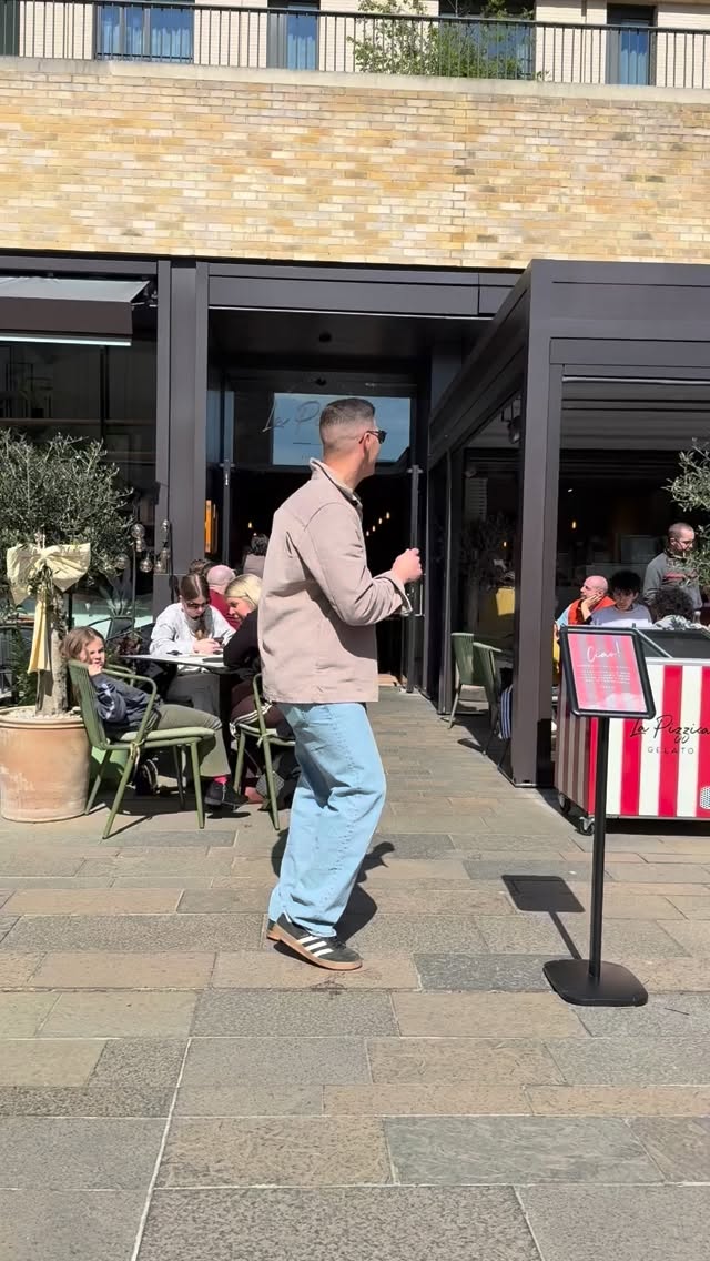 Live music is back at La Pizzica. 🫶
Join us on Sunday 24th May for live Italian music from @emozioni_cambridge , with a special guest guitarist in tow.
👉 Sets at 5:30pm and 7:00pm.
Aperitivo boards, Neapolitan pizzas, Spring Specials and a Spritz of every kind - see you there Eddington. 💛
#eddington #cambridge #lapizzica #maybankholiday #pizzeria