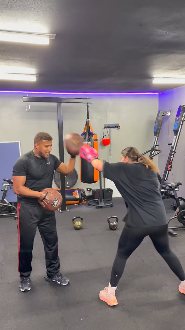 @elliebruce123 Dominated the boxing + strength session today! 🥊💯#