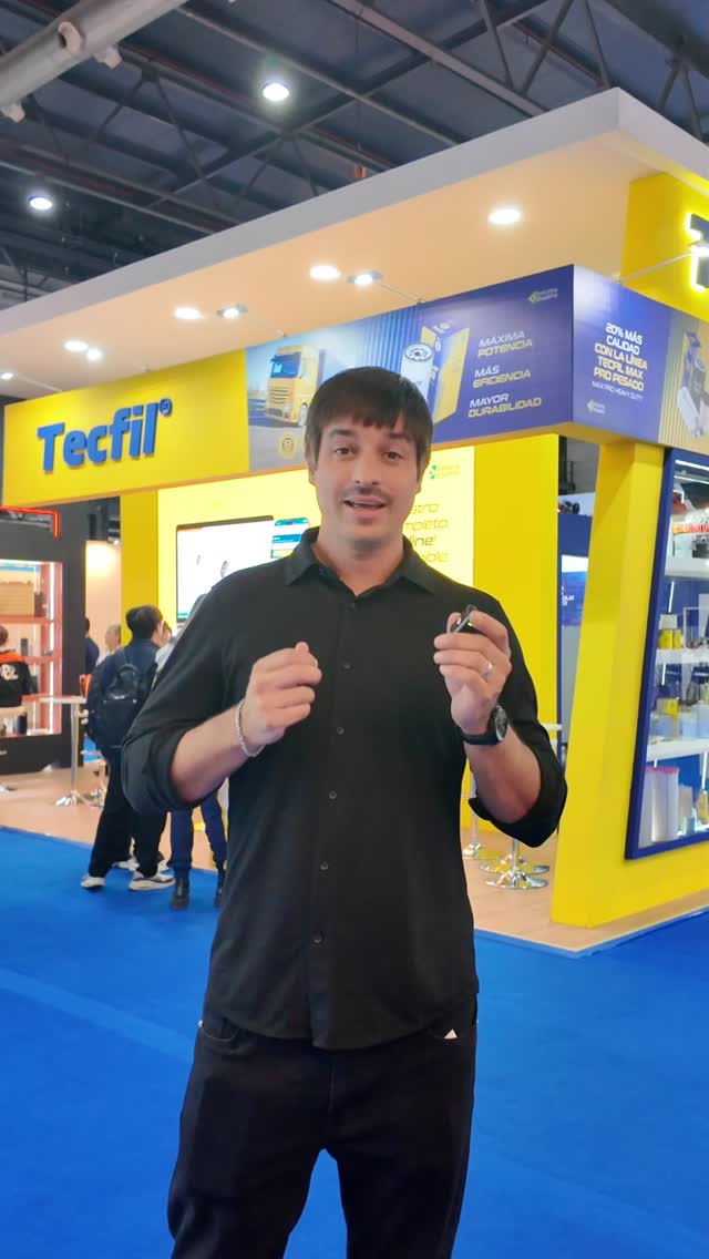 En Automechanika 2026 diseñamos este stand con una premisa clara: captar la atención en los primeros segundos ⚡
Dos marcas, dos lenguajes.
Techfil, con líneas diagonales que refuerzan su identidad.
Vox, con curvas y fluidez que aportan dinamismo.
Un cielo raso común une todo el espacio sin perder personalidad.
Porque un stand efectivo no solo se ve bien… funciona 🎯
#GlobalStands #Automechanika2026 #DiseñoDeStands #ArquitecturaEfímera #ExperienciaDeMarca