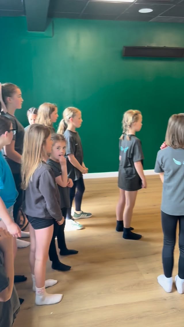 Miss Chloe returns from America with a big surprise and shows up unexpectedly to class! So proud of her for and so happy she’s back! They all missed you so much! #dancedorking #d2dacademy #dorkingparents #lyrical