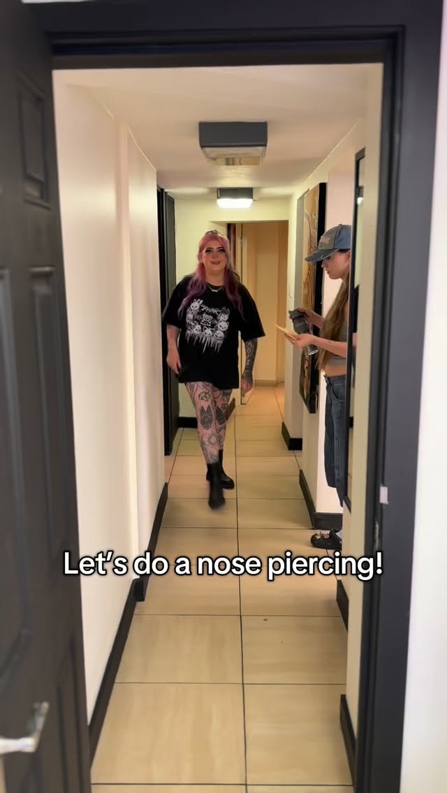 Let’s pierce a nose with @piercedbylottie
To book, just click the link in bio babes 😘✌️
#nosepiercing #facepiercing #piercingstudio #piercing #londonpiercing