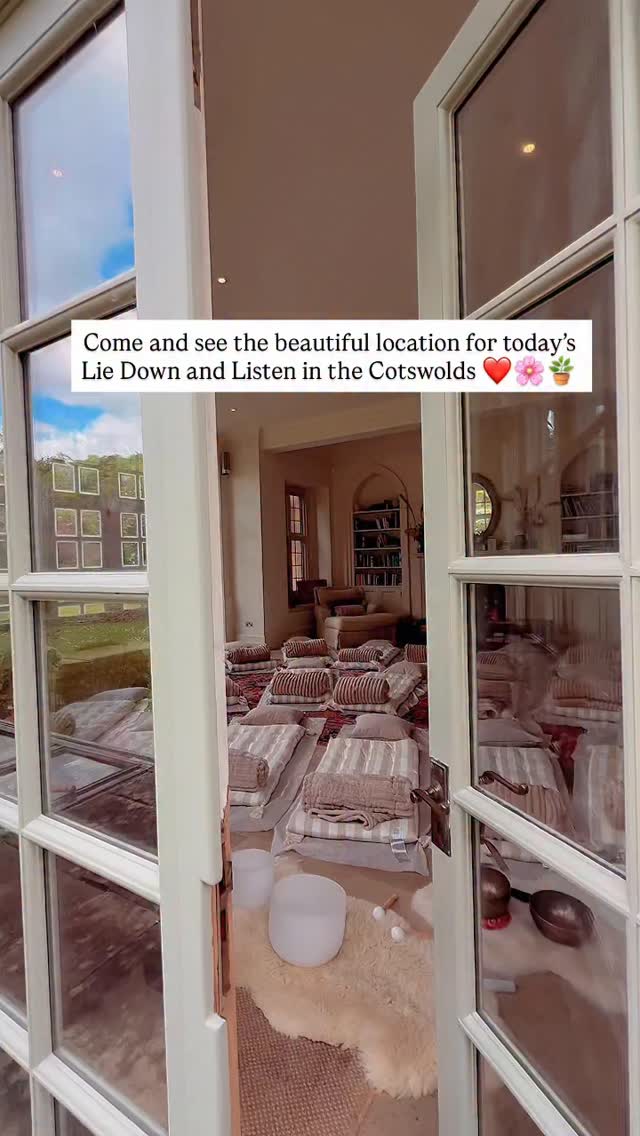 A gorgeous setting in the English countryside for today’s private Lie Down and Listen session 🪴🌸✨
Such a treat to listen to Maryna playing beautiful music on guitar as guests lie down and listen 🛌
#liedownandlisten #cotsowldslife