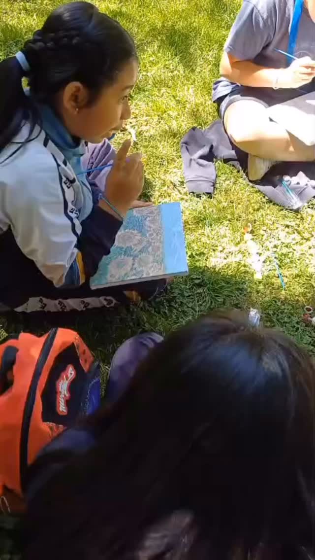 🌳🎨 Un día lleno de arte, naturaleza y descubrimientos ✨
Hoy nuestros alumnos y alumnas de 3º y 4º de Primaria han disfrutado de una maravillosa jornada en el Parque de El Retiro, descubriendo algunos de sus rincones más especiales y curiosidades históricas.
Además de pasear y aprender sobre este emblemático lugar de Madrid, nuestros pequeños artistas han realizado una actividad de pintura al aire libre, inspirándose en la naturaleza que les rodeaba y disfrutando de la convivencia juntos.
#micolelapurisimamadrid #colegiolapurisimamadrid #fundaciónefi