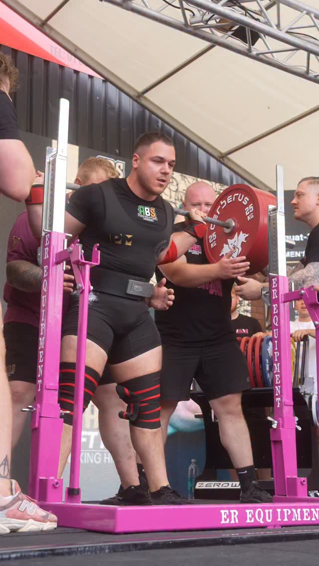 Two of Irelandβs strongest squatters at ABS PRO @ion_abspowerlifting 350kg
@colin_lynch_94 320kg
#powerlifting #powerliftingmotivation