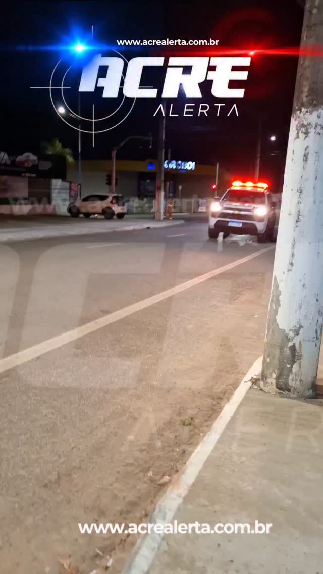 🚨 Força Tática do 3º BPM encontra esconderijo de drogas durante patrulhamento no Jorge Lavocat, em Rio Branco
Uma ação da Força Tática do 3º Batalhão da Polícia Militar foi registrada na noite desta quarta-feira no bairro Jorge Lavocat, em Rio Branco. Durante patrulhamento tático na região, os policiais avistaram dois indivíduos sentados em uma biqueira, nas proximidades de uma residência abandonada.
Diante da suspeita, a guarnição realizou a abordagem e, durante a verificação no local, acabou descobrindo um esconderijo de drogas dentro da casa onde os suspeitos estavam em frente.
A ocorrência foi encaminhada para os procedimentos cabíveis e o material ilícito deverá ser apresentado na delegacia.
📲 matéria completa no site www.acrealerta.com.br�
#AcreAlerta #RioBranco #PoliciaMilitar #ForçaTática #3BPM SegurançaPública JorgeLavocat AçãoPolicial CombateAoCrime DrogasNão PlantãoPolicial Acre Notícia Polícia