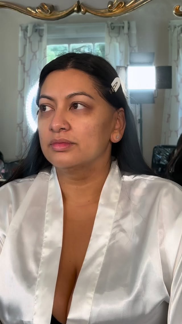 Idk if it’s the hair flip, the confidence, or the skin looking absolutely flawless… maybe it’s just the whole look for me 🙌🏽
Now booking 2026 & 27 Brides ✨ click the link in the bio for inquiries.