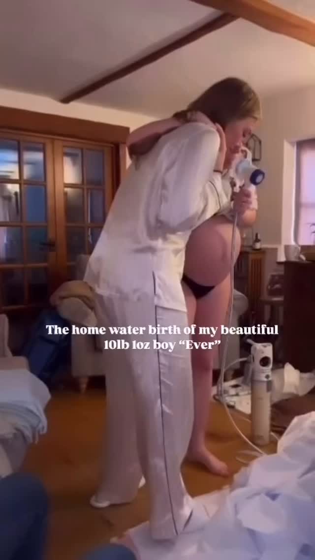 Love birth being a family affair, can’t get enough of this @chloeatkinson160822
The reflections on your experience & the Prosecco too 👌
If you are looking for birth pool hire in the UK, head to our website to reserve for free. We hire out the complete kit needed for your waterbirth set up with our gorgeous aesthetic white @birthpoolinabox 🤍🩷🧡