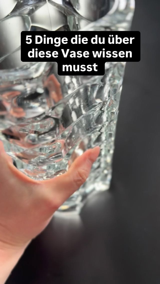 Wie findest du meinen neuesten vintage-Fund?🤩
#vase #arcoroc #70s #glas #design
