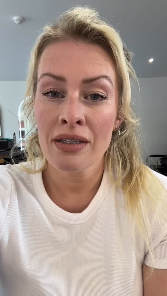 Quickest ever hair transformation 😂 if only.
#blonde #hairtransformation #actorslife