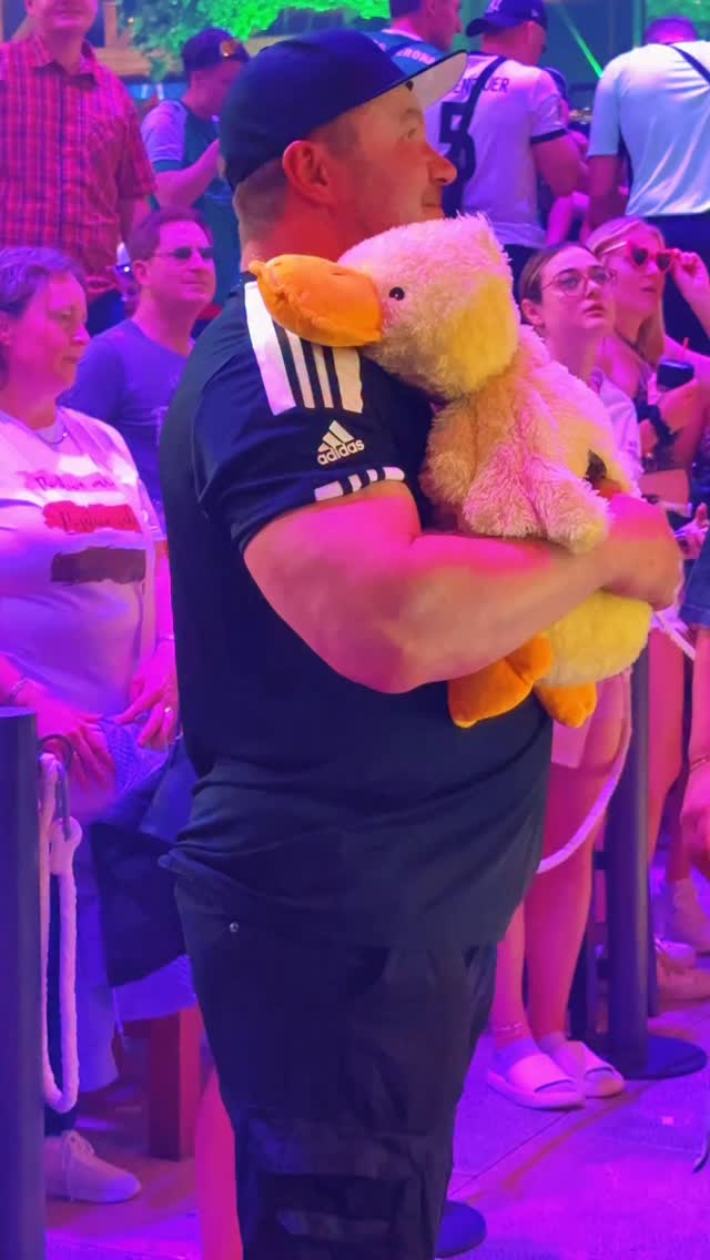 Ist das der süßeste Moment der Saison 2026? 🐥 #megapark #ifeelmega #saison #unitedpartypeople