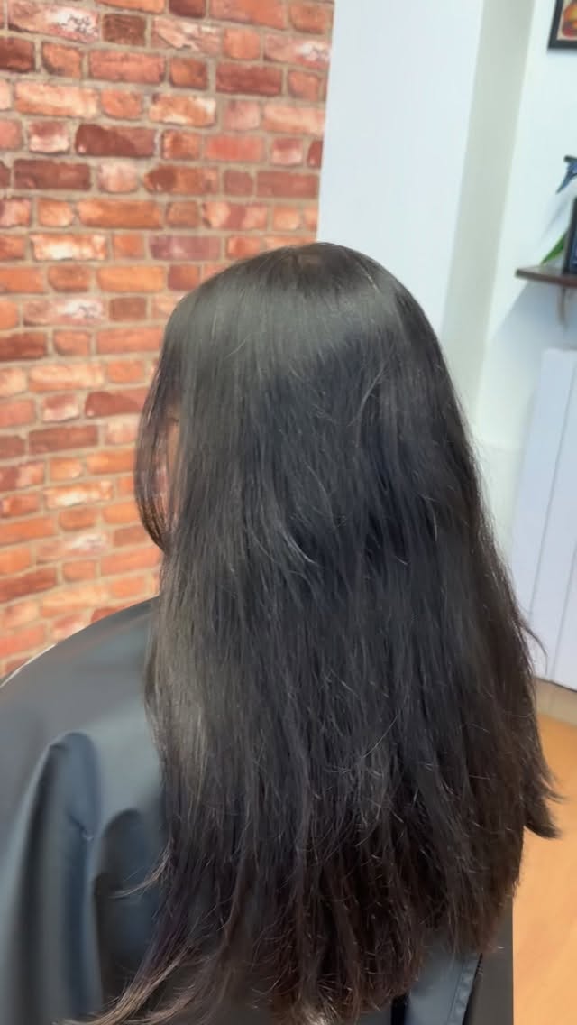 Balayage transformation 👩🎨Straight or wavy quale è’ il tuo look preferito ? 😍
Transformation done by: @sharrison280
📍Via Bullona 1, Milano
#brunettehair #brunettebalayage #capellilunghi #parrucchierimilano #balayagemilano