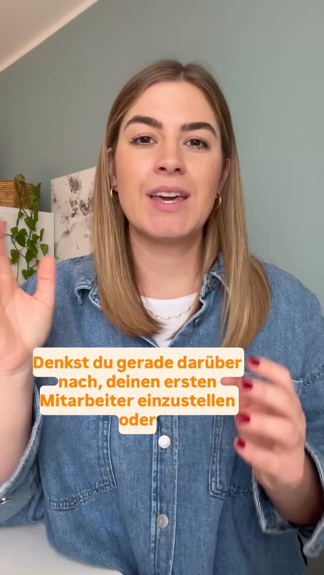 Du spielst mit dem Gedanken, deine ersten Mitarbeiter einzustellen oder endlich Dinge abzugeben – aber in deinem Kopf drehen sich die gleichen Fragen?
Kann ich mir das überhaupt leisten?
Welche Aufgaben sollte ich wirklich abgeben?
Was ist eigentlich meine Rolle als Unternehmerin – und was nicht mehr?
Wie baue ich ein Team auf, das mich wirklich entlastet?
Genau darum geht’s in meinem Seminar „Bewusst führen als Leaderin“.
Für Frauen, die nicht länger alles selbst stemmen wollen, sondern lernen möchten, bewusst zu führen statt nur zu funktionieren. 🙌🏼
Anmeldung in der Bio #selbstständigkeit #leadership #führungskräftecoaching #führungskräfteentwicklung #teamaufbau