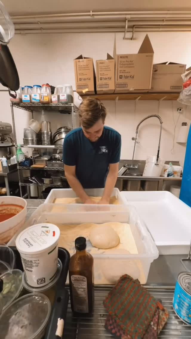 Still can’t believe how much support you all have shown. 🍕 Every pizza, every order, every person who stops by means more than you know. This started from pure passion for making great pizza, and we’re just getting started - Pizza Chris🍕🍕
•
•
#easternshore #maryland #easternshoremd #chesapeakebay #eastonmd annapolis delmarva talbotcountymd kentisland visitmaryland shorelife travel tilghmanisland oxfordmd salisburymd nature saltlife fun stmichaelsmd landscape talbot md seafood stmichealsmd brackishlife talbottourism traveltalbotcounty beautifuldestinations cheasapeake ocmd