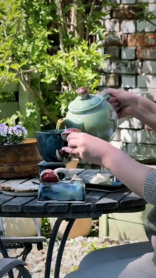 Slow Monday morning ✨
A warm cup of tea, handmade ceramics, and a quiet start to the week. Sometimes the smallest rituals become the most beautiful part of the day 🤍
handmade ceramics | slow living | monday morning | cozy home | tea lover | pottery artist | ceramic mug | earthy aesthetic | handmade pottery | quiet luxury | artisan ceramics | slow mornings