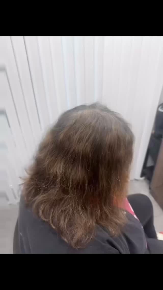 Heidi made it in for her spring tune up. Top chic level 6 for the root followed by baby light partial toned with Colorance 9mb ( my favorite). The design is our usual lob with invisible yet explosive layers.#dattilohair#hittorihanzoshears #goldwellapprovedus #alluremagazine #branfordsalonsuites