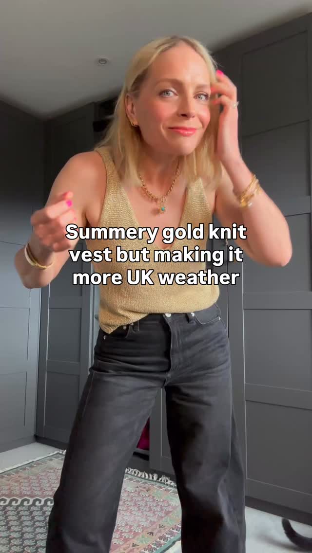 Making this pretty gold knitted top, UK (currently all four seasons) weather appropriate! Looks good with the blue 💙 ✨
Top: @southoftheriver.co.uk (current)
Blue linen shirt: @mango (1 year)
Trench: @hush (2 yrs)
Sequin bag: @zara (6 yrs)
Style - personal style - personal stylist - women’s style - styling - style inspo - personal styling - casual outfits - everyday outfits - fashion - easy styling - wardrobe edits