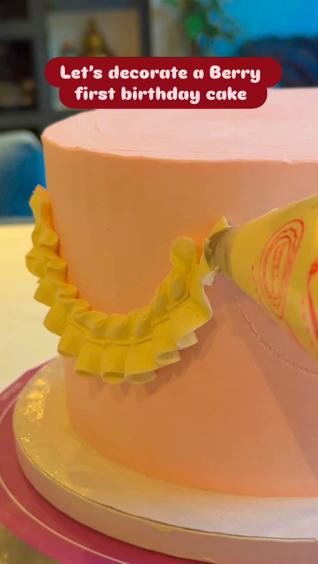 Such a cute theme for a first birthday party! Absolutely loved this one. @hertstopperco thanks for the lovely topped. #welwyngardencity #welwyngardencitymums #stalbansmums #hertfordshirecakes #hertfordshirecakes