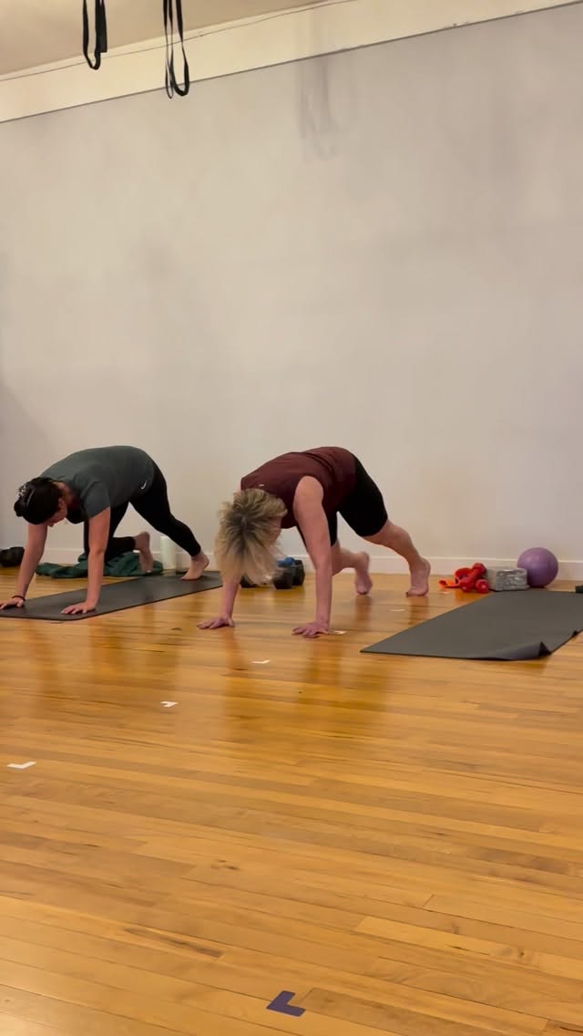 Tonight at 6:30 = good vibes, great music, and a killer Total Barre burn 🔥 Come shake off the day, move your body, and leave feeling strong and energized. All levels welcome!
#barre #totalbarre @see.me.shine.48