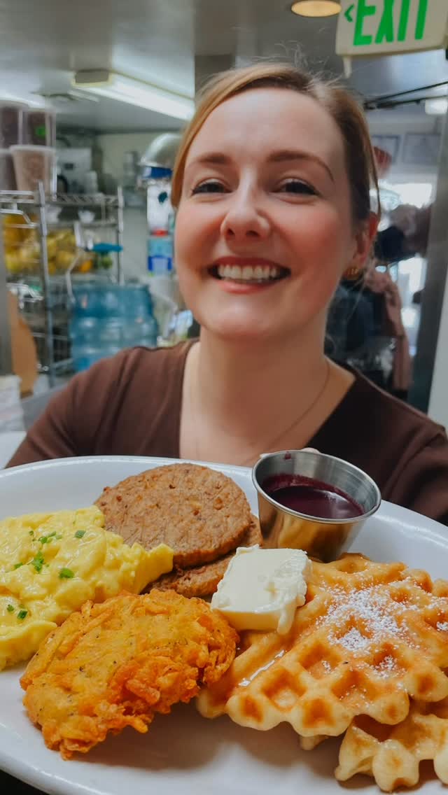 Does anyone else smile ear to ear when they go out for brunch? Or is it just us…asking for a friend. 😋🤗
.
.
It’s that time of the week again! Brunch is here and we’ll be serving up all of your vegan, plant based favorites ~ waffles, biscuits and gravy, French toast, just egg scrambles, biscuits and gravy ~ you name it. 🫶
Saturdays & Sundays, 11 AM to 3 PM.