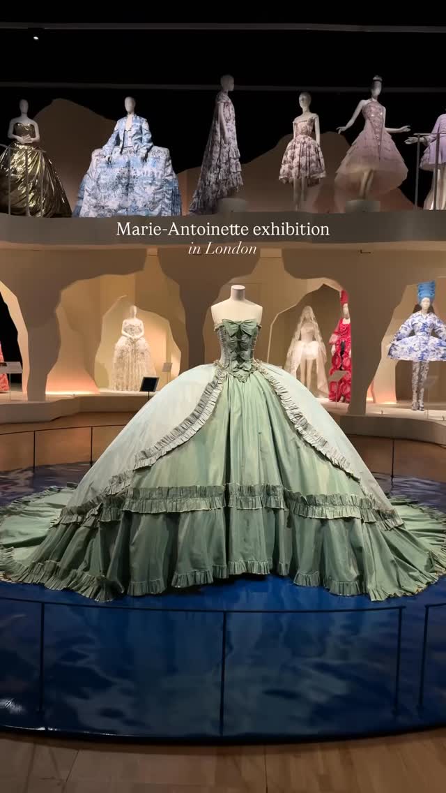 Marie-Antoinette Style exhibition is a dream 🤍
📍V&A Museum, London
Beautiful video by @nathalie_wanders
https://www.frenchquartermagazine.com/membership
#art #fashion #luxury