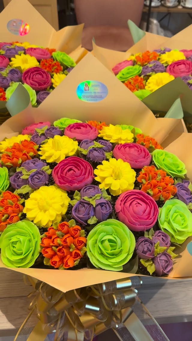 Bouquets de 30 cupcakes fleurs deluxes 💐🧁
#angiescupcakes77 #bouquetdecupcakes #anniversaire50ans #gateaufloral